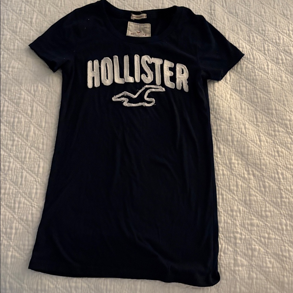Hollister Navy Tee with White Emblem size medium. Youth teen - Picture 3 of 4